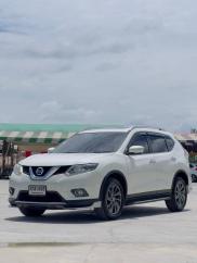 NISAAN XTRAIL Wagon 4dr V 7st CVT 4WD 2.5i Y2015  สีขาว เกียร์ออโต้ Nissan, X-Trail 2015