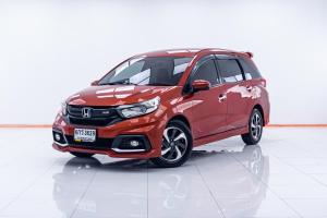 HONDA MOBILIO 1.5 RS  AT ปี 2017 ตัวรถสีส้ม ห้องโดยสารตกแต่งด้วยโทนสีดำ Honda, Mobilio 2017