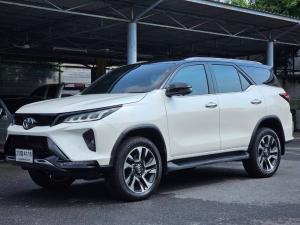 TOYOTA FORTUNER  Legender Wagon 4dr V 7st RWD 2.4 V  ปี 2022  สีขาว. ออโต้ Toyota, Fortuner 2022