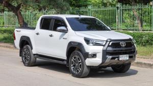 Toyota #HILUX REVO Double Cab 2.4 High Prerunner 2022   เกียร์ : ออโต้ Toyota, Hilux Revo 2022